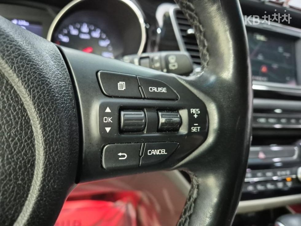 Kia Carnival — miniaturë 15