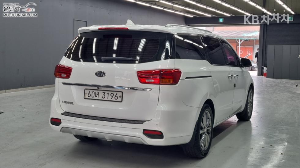 Kia Carnival — miniaturë 2