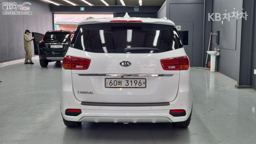 Kia Carnival — miniaturë 4