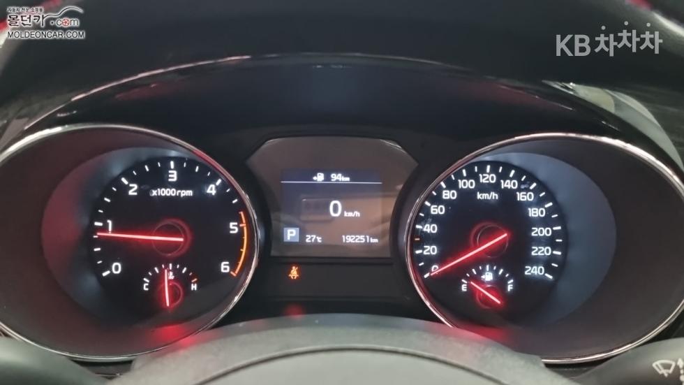 Kia Carnival — miniaturë 5
