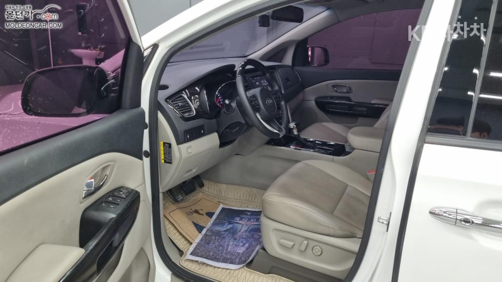 Kia Carnival — miniaturë 9