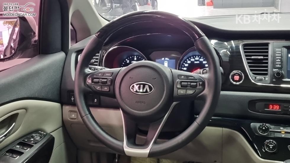 Kia Carnival — miniaturë 11