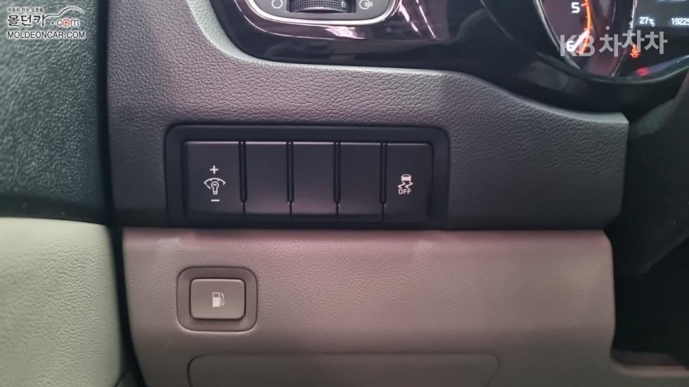 Kia Carnival — miniaturë 15