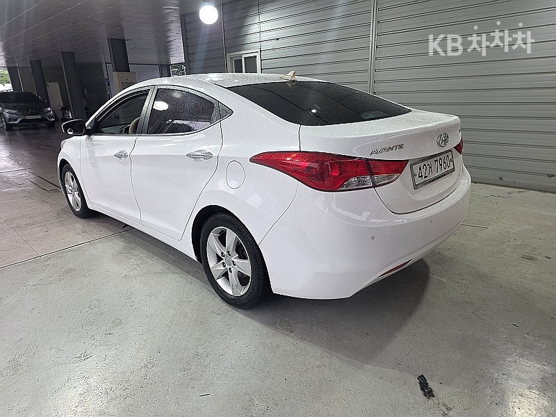 Hyundai Avante — miniaturë 5