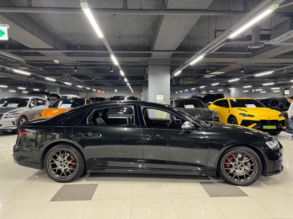 Audi S8 — miniaturë 2
