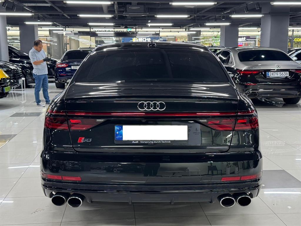 Audi S8 — miniaturë 4