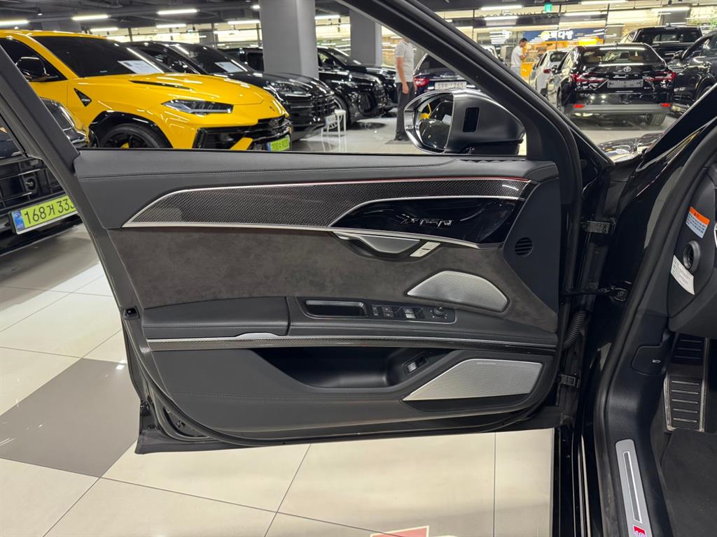 Audi S8 — miniaturë 7