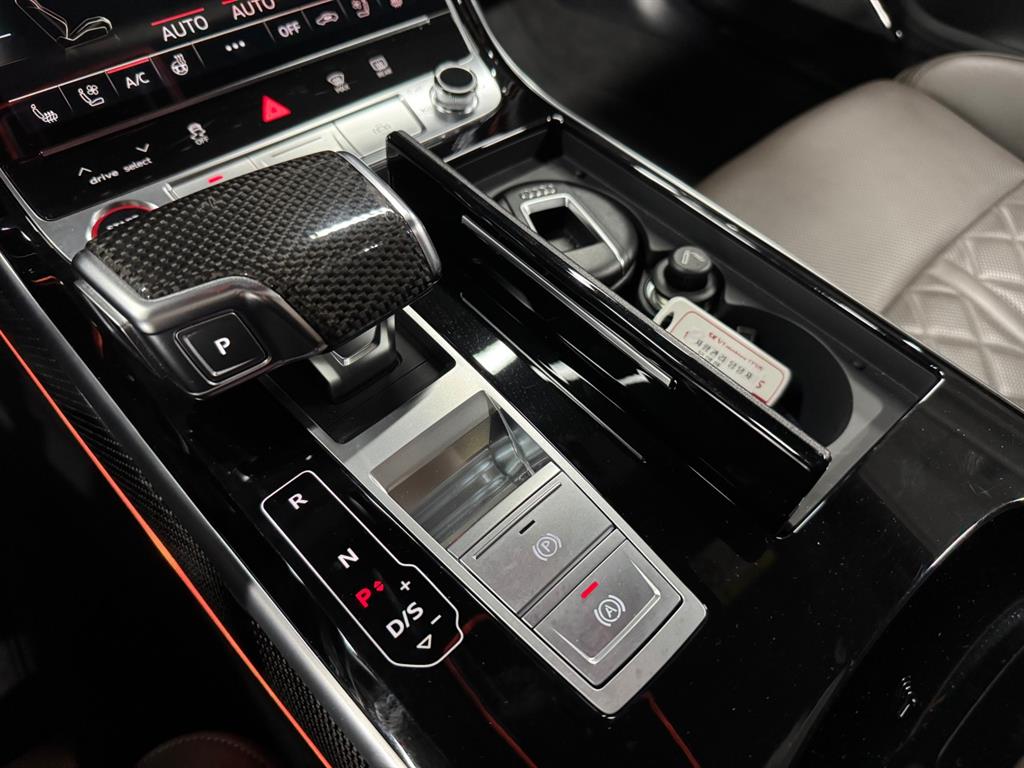 Audi S8 — miniaturë 11