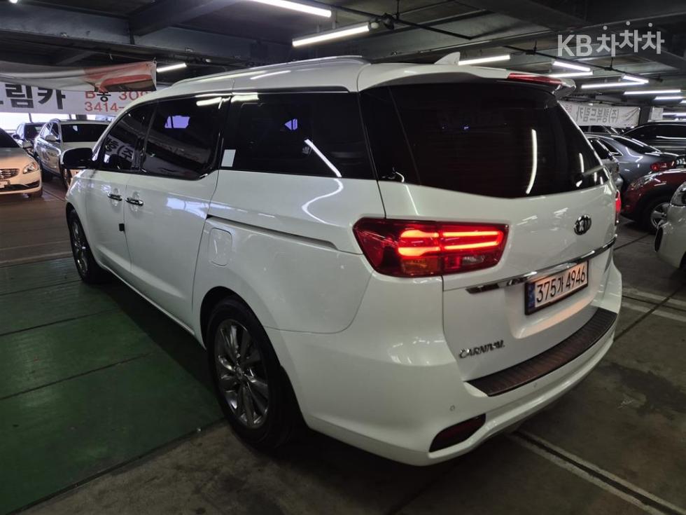 Kia Carnival — miniaturë 4