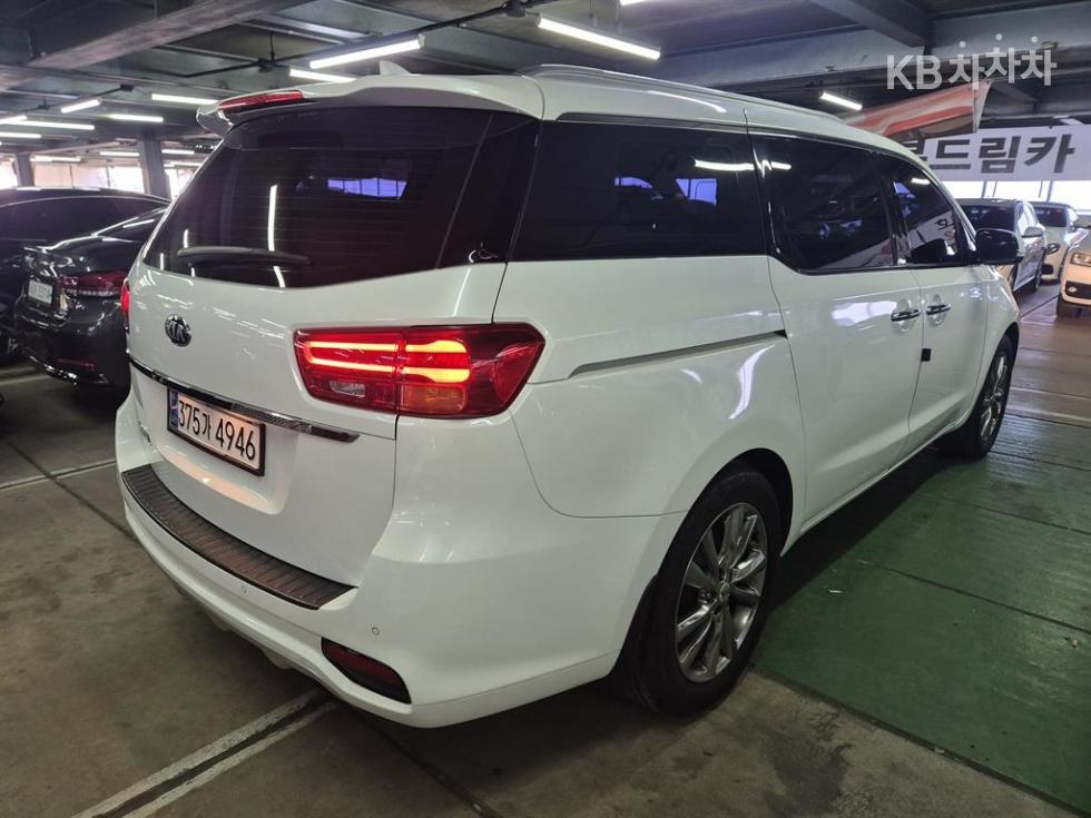 Kia Carnival — miniaturë 6