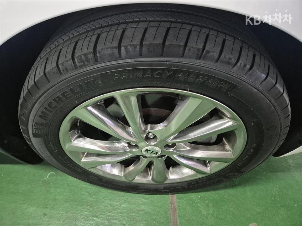 Kia Carnival — miniaturë 7