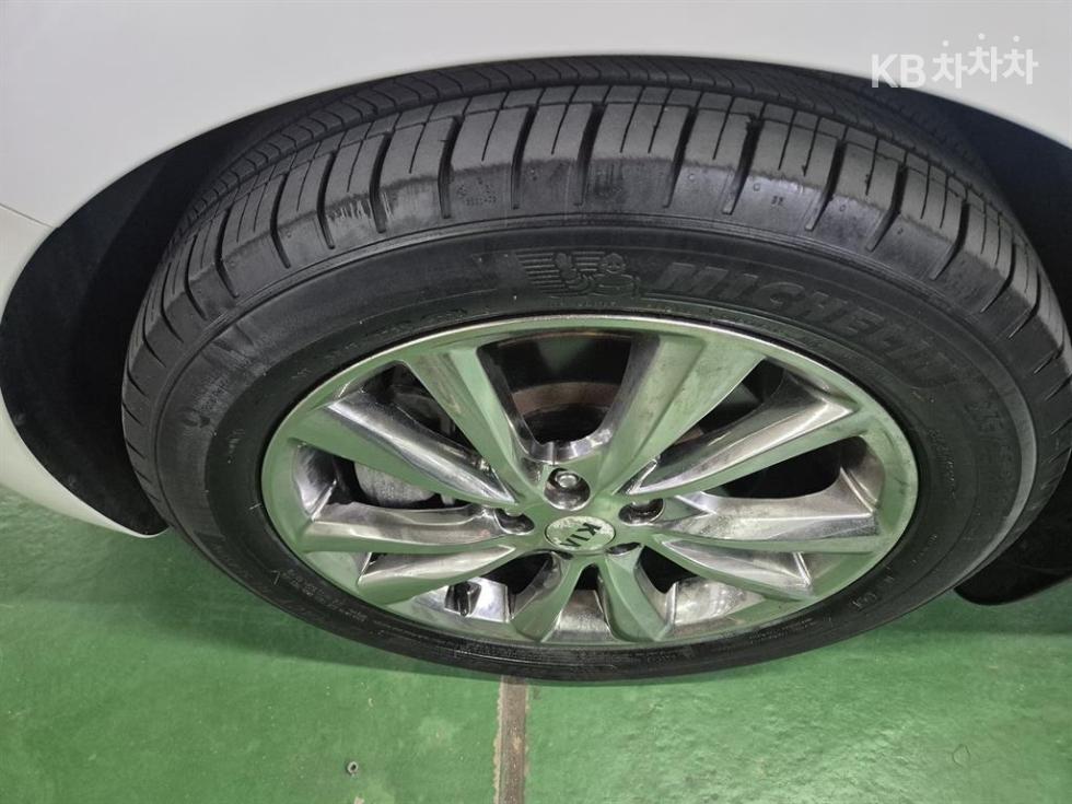 Kia Carnival — miniaturë 8