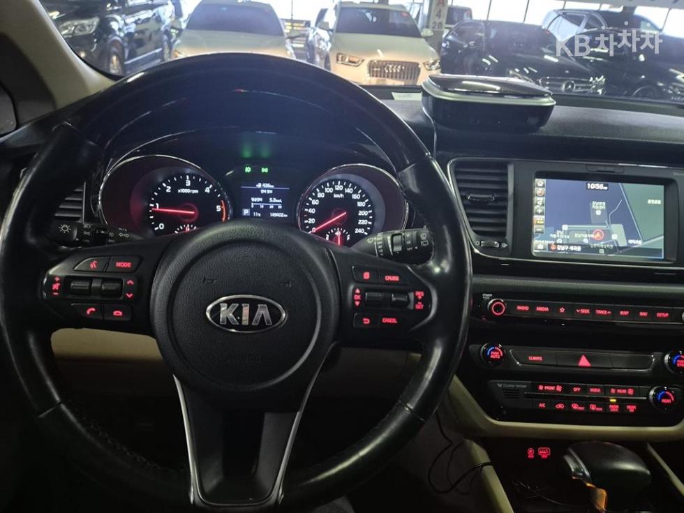 Kia Carnival — miniaturë 10