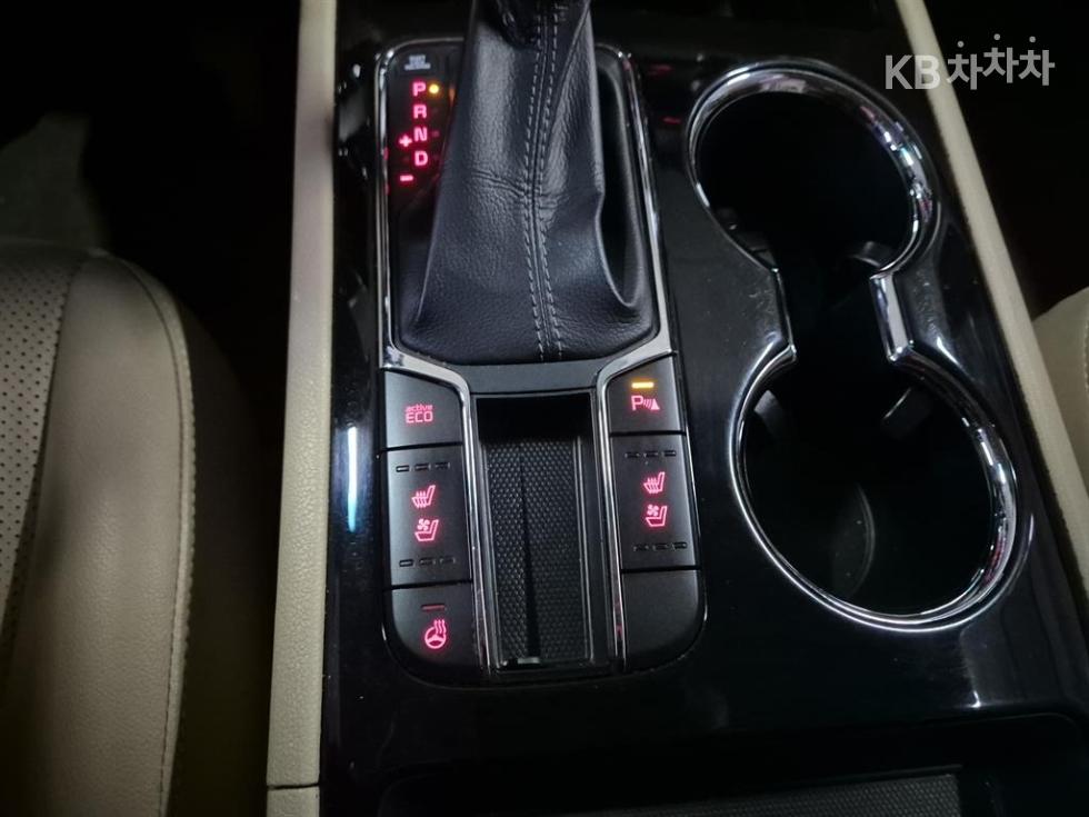 Kia Carnival — miniaturë 11