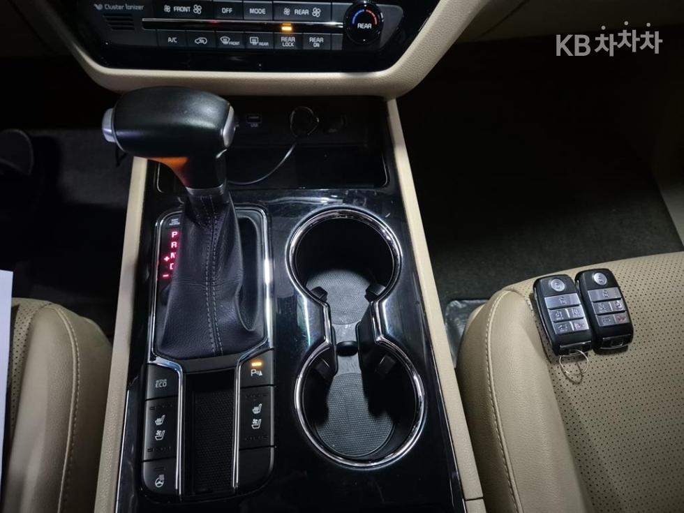 Kia Carnival — miniaturë 12