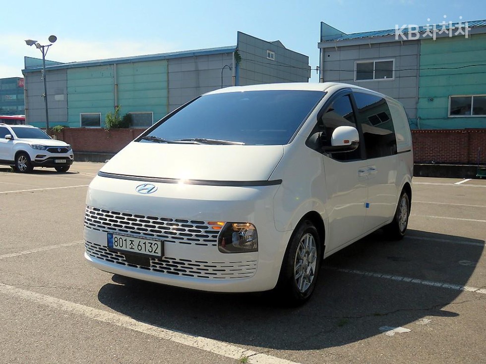 Hyundai Staria
