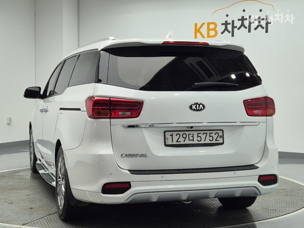 Kia Carnival — miniaturë 2
