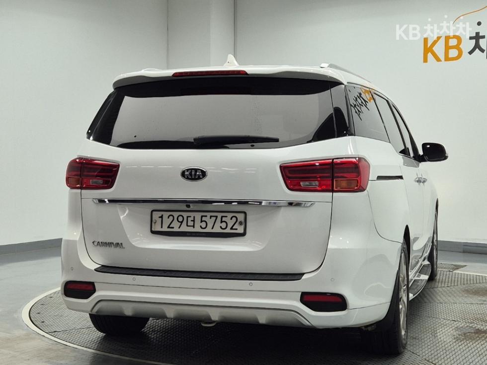 Kia Carnival — miniaturë 3