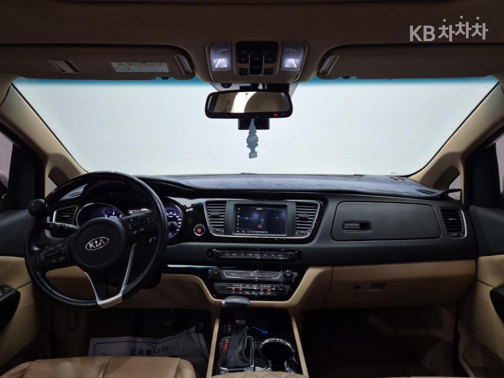 Kia Carnival — miniaturë 7