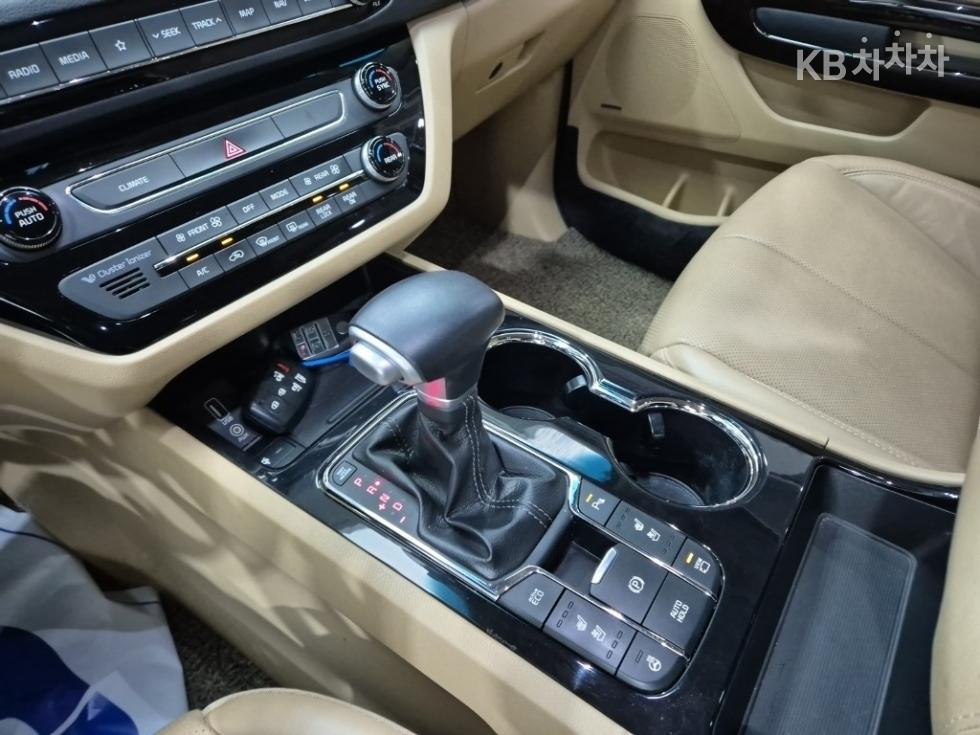 Kia Carnival — miniaturë 8