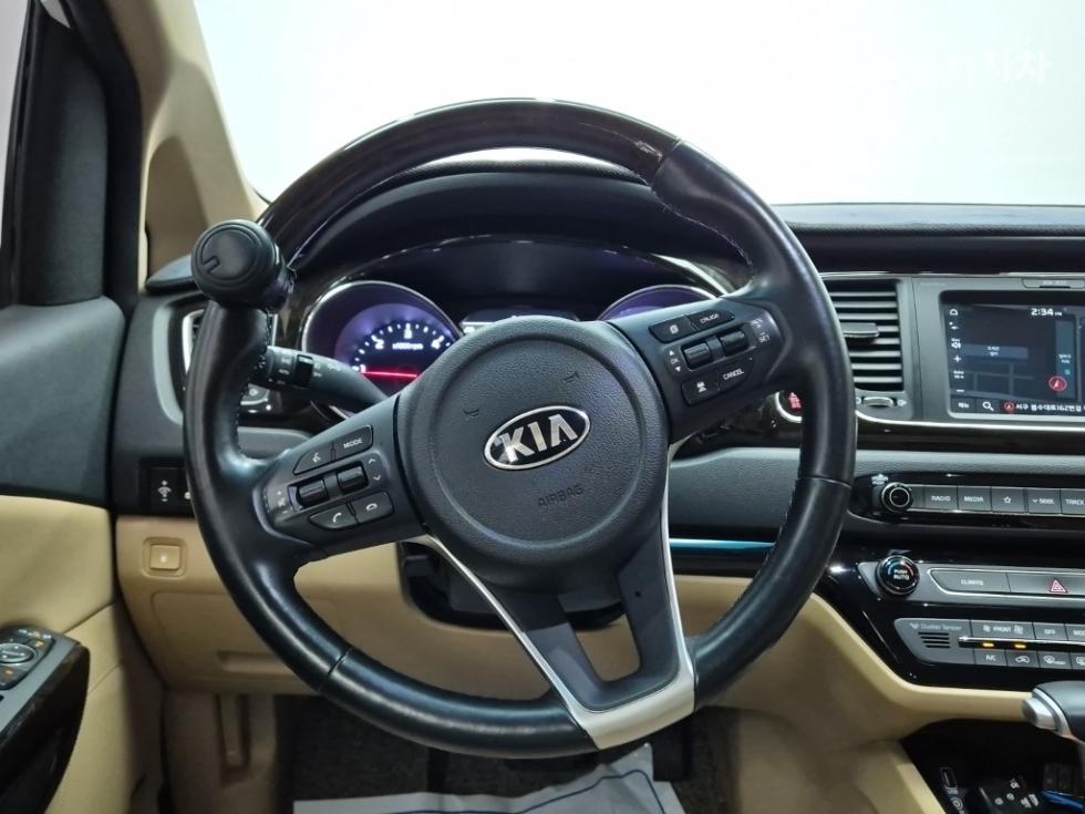 Kia Carnival — miniaturë 9
