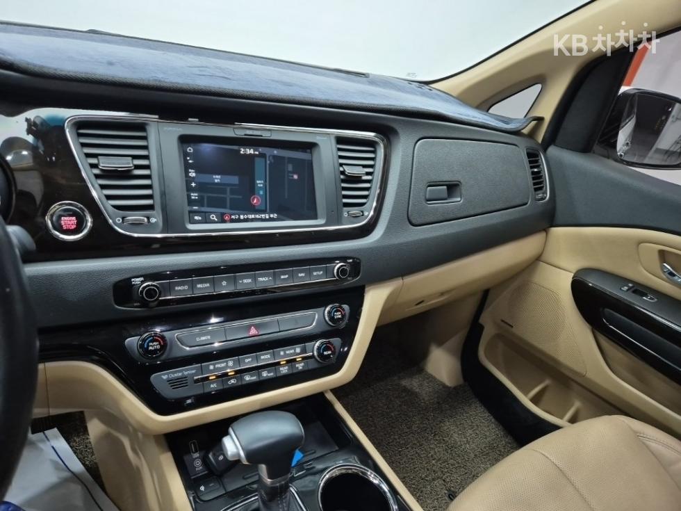 Kia Carnival — miniaturë 10