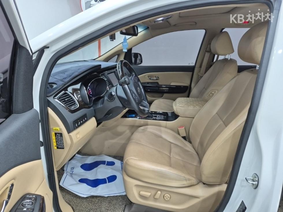 Kia Carnival — miniaturë 11