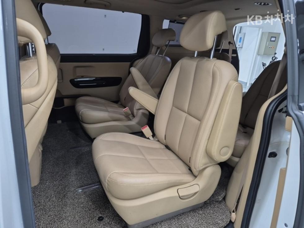 Kia Carnival — miniaturë 12