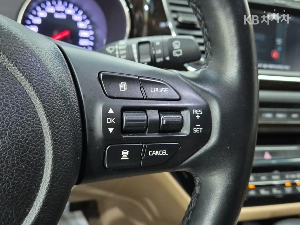 Kia Carnival — miniaturë 16