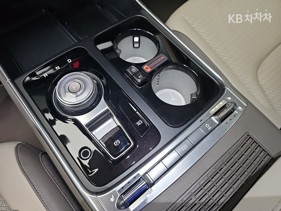 Kia Carnival — miniaturë 15