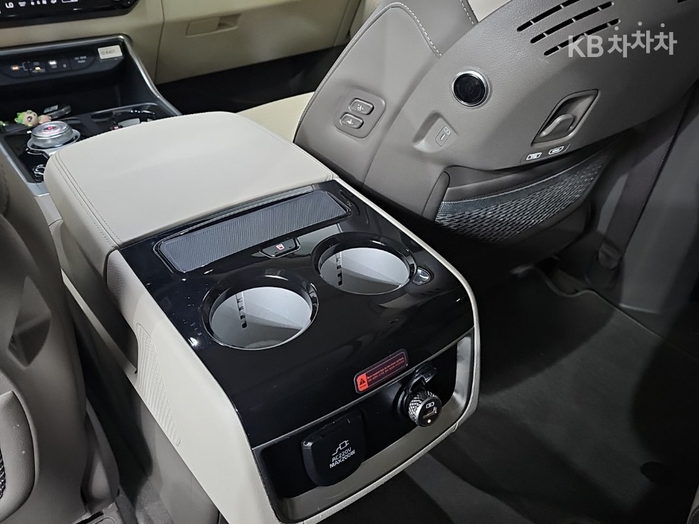 Kia Carnival — miniaturë 21