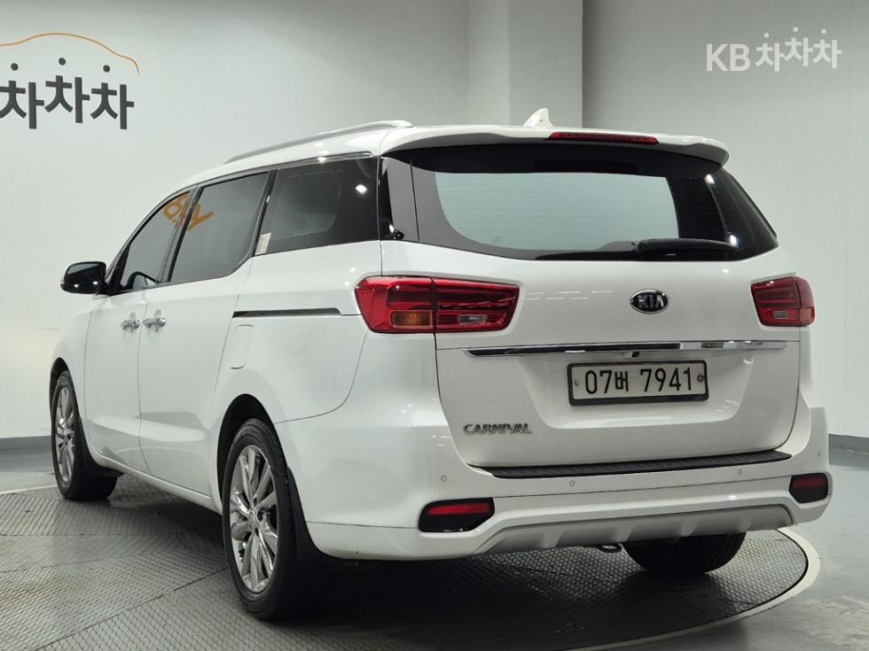 Kia Carnival — miniaturë 2