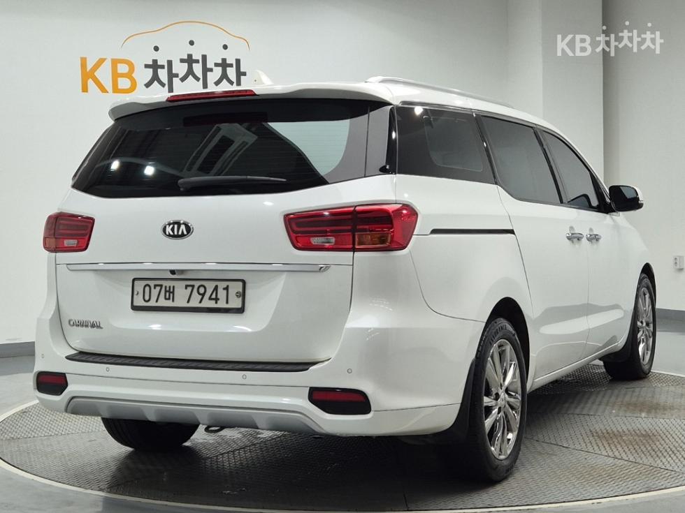 Kia Carnival — miniaturë 3