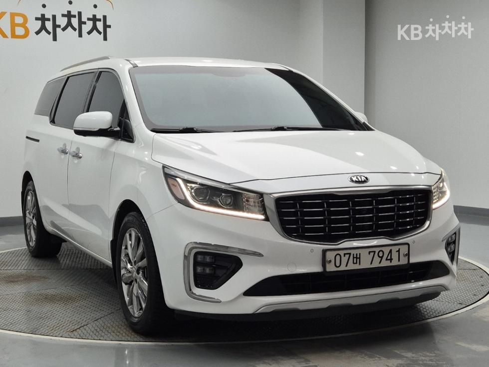 Kia Carnival — miniaturë 4