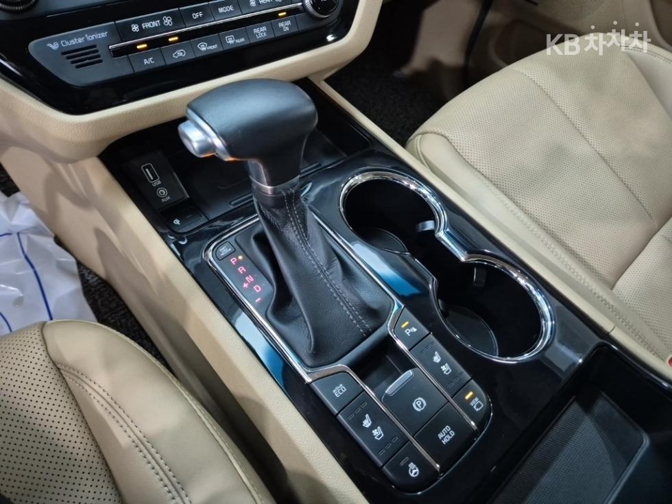 Kia Carnival — miniaturë 8