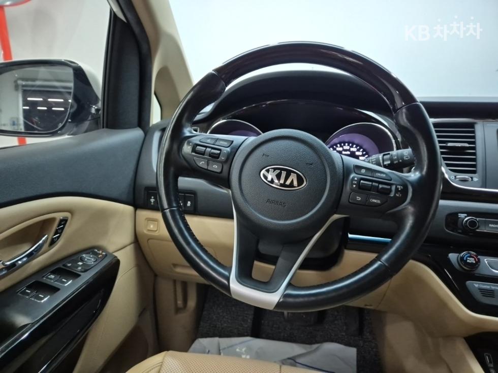 Kia Carnival — miniaturë 9