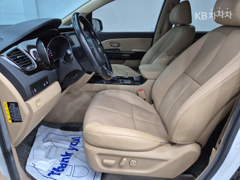 Kia Carnival — miniaturë 11