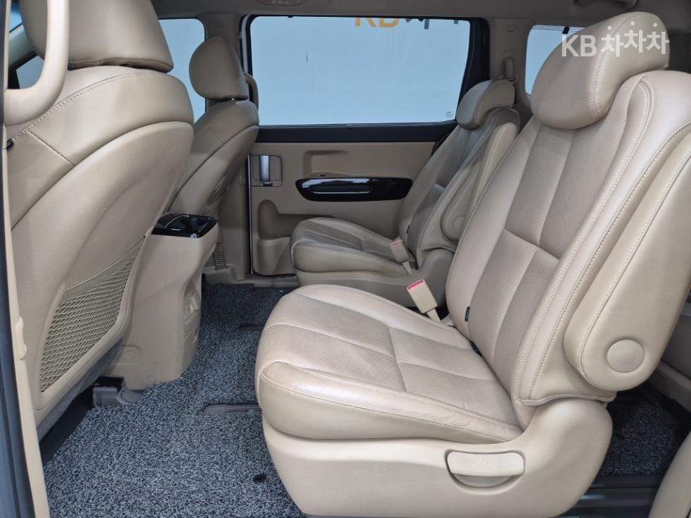 Kia Carnival — miniaturë 12