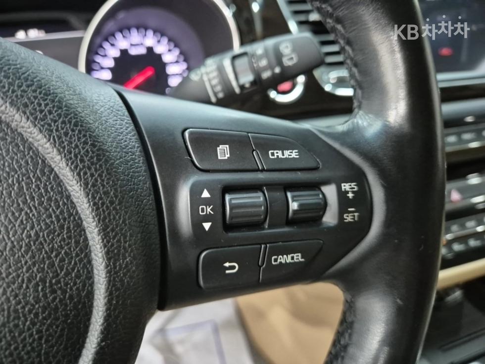 Kia Carnival — miniaturë 15