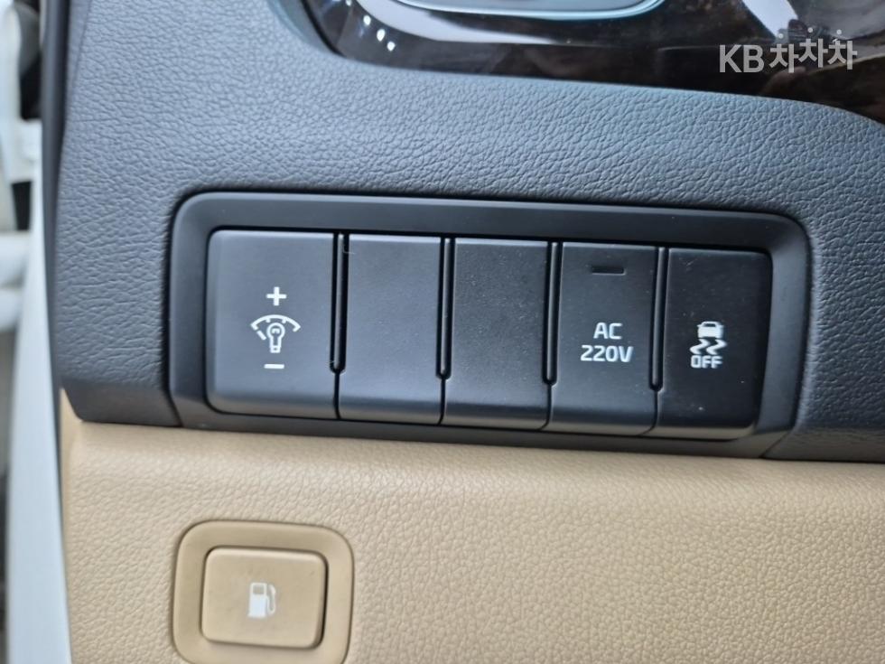 Kia Carnival — miniaturë 17