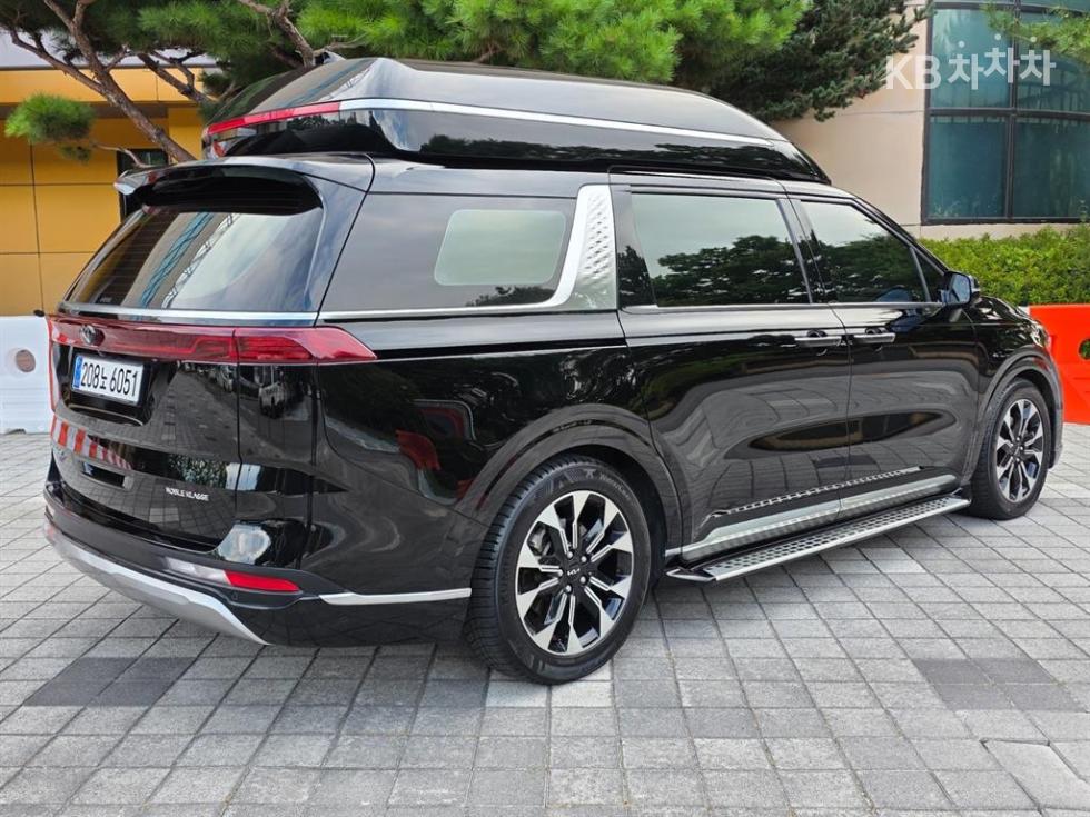 Kia Carnival — miniaturë 2