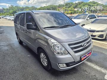 Hyundai Starex 11-Seater Wagon Modern — foto 1