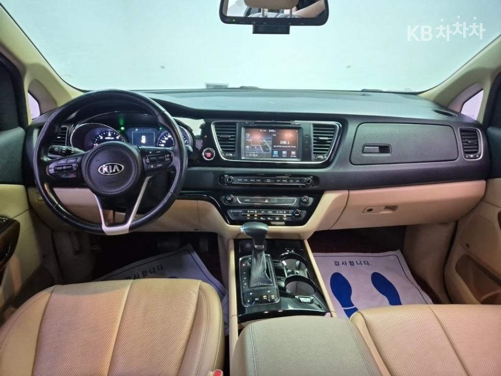 Kia Carnival — miniaturë 7