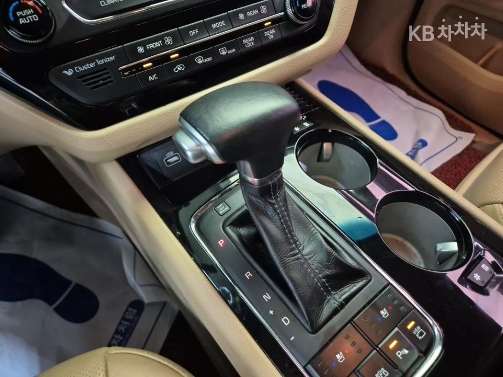 Kia Carnival — miniaturë 8