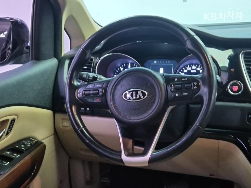 Kia Carnival — miniaturë 9