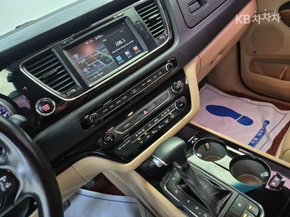 Kia Carnival — miniaturë 10