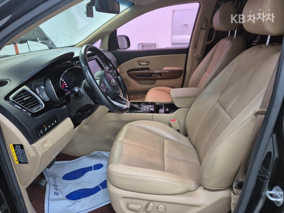 Kia Carnival — miniaturë 11