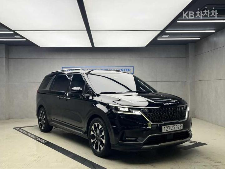 Kia Carnival Gasoline 7-Seater Noblesse — foto 1