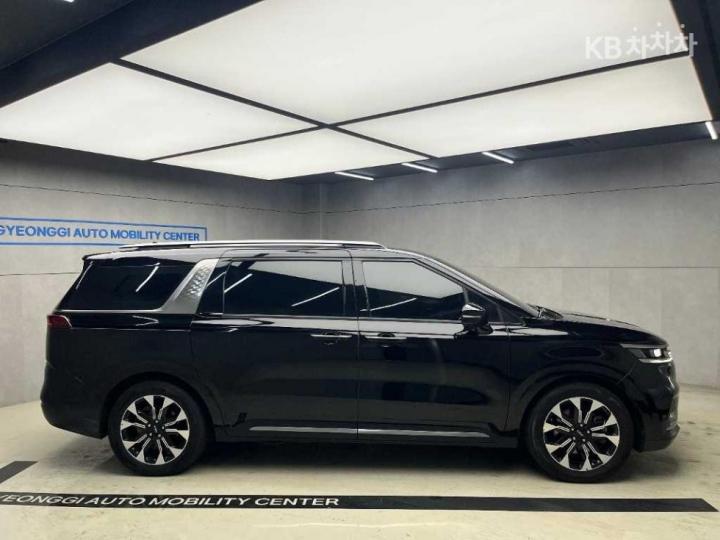 Kia Carnival — miniaturë 2