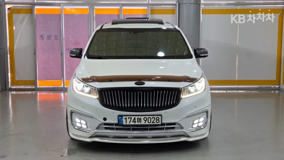 Kia Carnival — miniaturë 2